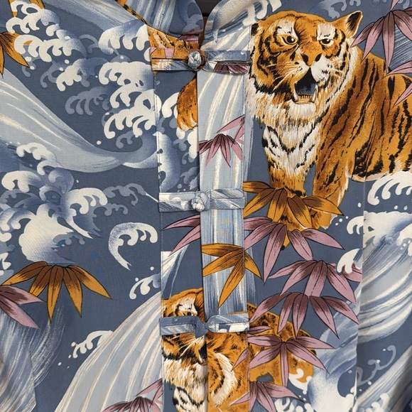 HUO HATTIE Vintage Water Tiger Blouse Women’s Size XL 100% Silk Asian - Picture 3 of 5
